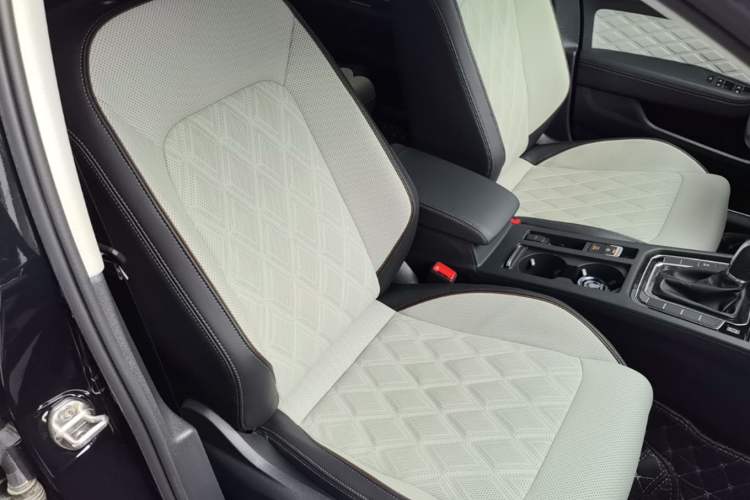 Used Volkswagen Magotan 2023 2 Million Units Limited Edition 330TSI DSG Leading Version Right Front Seat