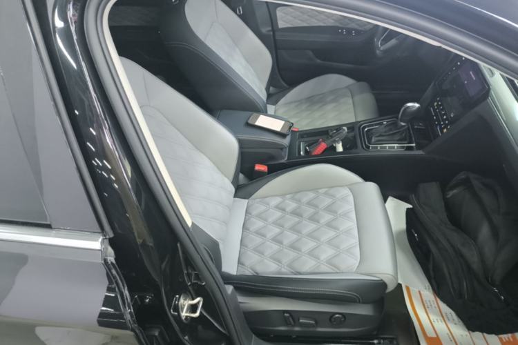 Used Volkswagen Magotan 2023 2 Million Units Limited Edition 330TSI DSG Leading Version Right Front Seat