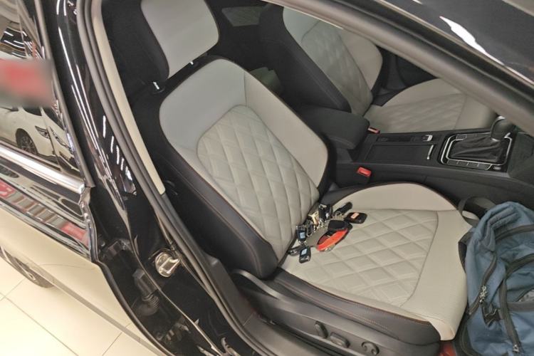 Used Volkswagen Magotan 2023 2 Million Units Limited-Edition 380TSI DSG Flagship Version Right Front Seat