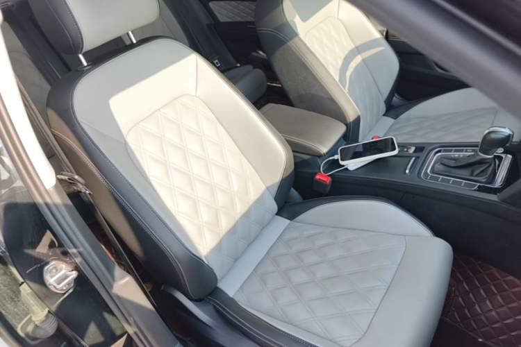 Used Volkswagen Magotan 2023 2 Million Units Limited Edition 330TSI DSG Leading Version Right Front Seat