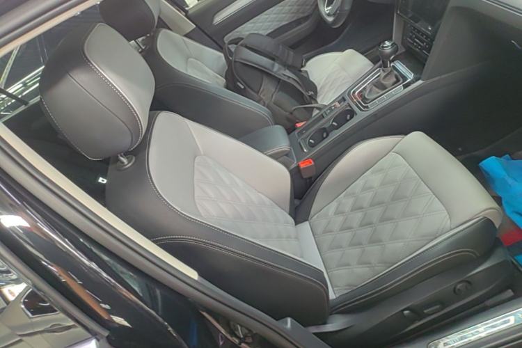 Used Volkswagen Magotan 2023 2 Million Units Limited Edition 330TSI DSG Leading Version Right Front Seat