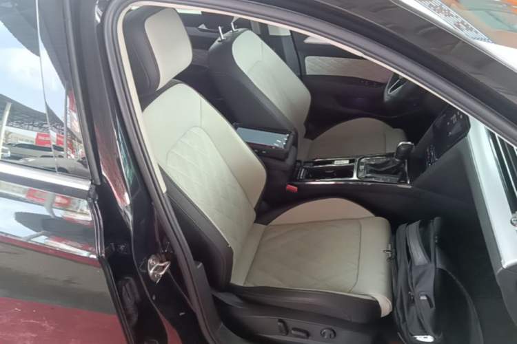 Used Volkswagen Magotan 2023 2 Million Units Commemorative Edition 330TSI DSG Luxury Version Right Front Seat