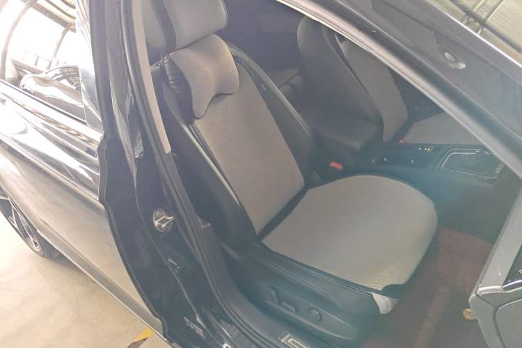 Used Volkswagen Magotan 2023 2 Million Units Limited Edition 330TSI DSG Leading Version Right Front Seat