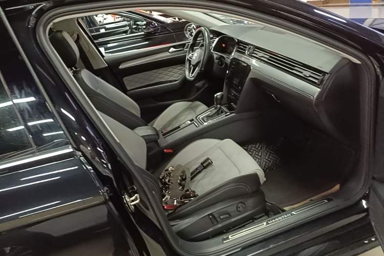 Used Volkswagen Magotan 2023 2 Million Units Limited Edition 280TSI DSG Leading Version Right Front Seat