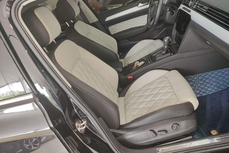 Used Volkswagen Magotan 2023 2 Million Units Commemorative Edition 330TSI DSG Luxury Version Right Front Seat