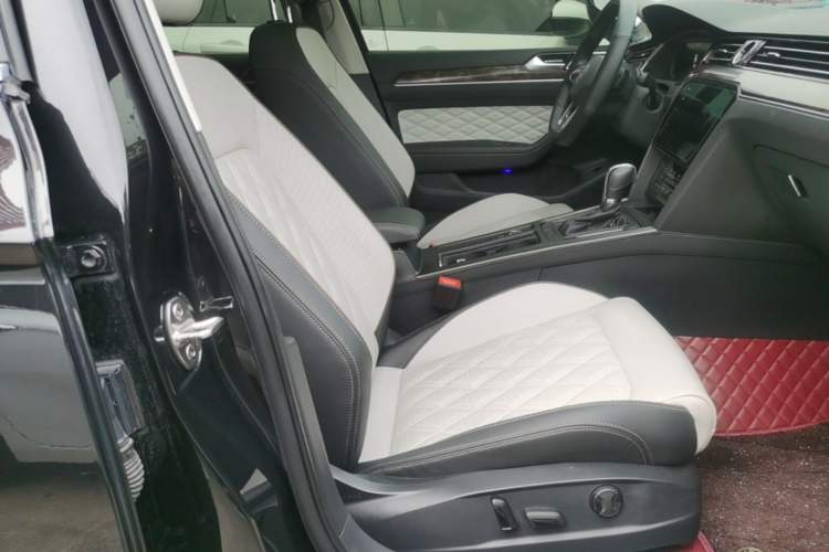 Used Volkswagen Magotan 2023 2 Million Units Limited Edition 330TSI DSG Leading Version Right Front Seat