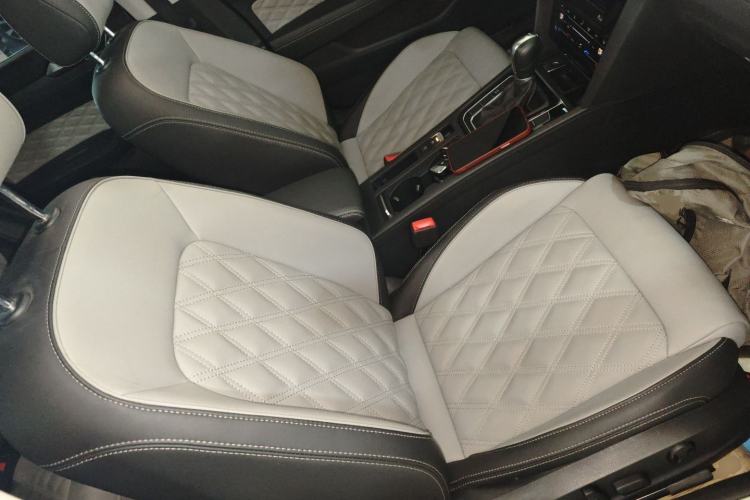 Used Volkswagen Magotan 2023 2 Million Units Limited Edition 330TSI DSG Leading Version Right Front Seat