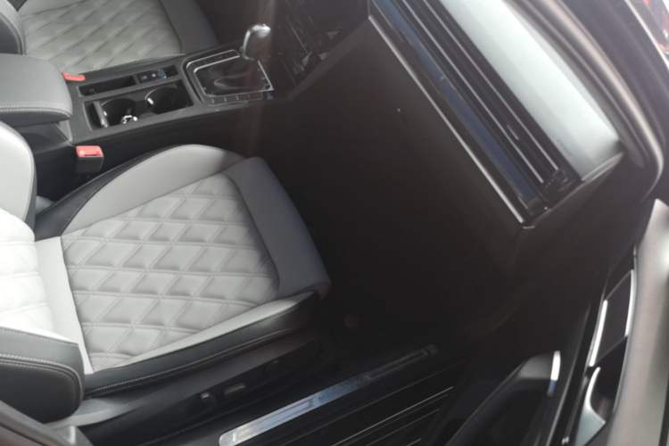 Used Volkswagen Magotan 2023 2 Million Units Limited Edition 330TSI DSG Leading Version Right Front Seat