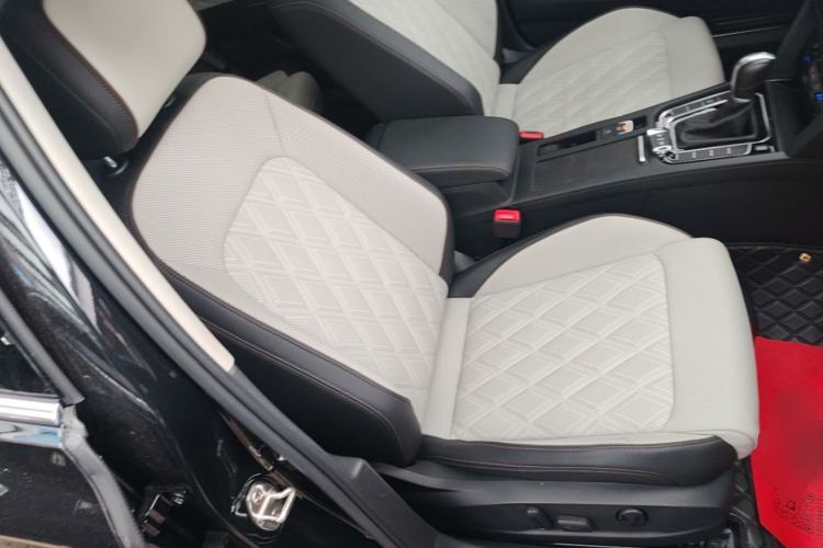 Used Volkswagen Magotan 2023 2 Million Units Commemorative Edition 330TSI DSG Luxury Version Right Front Seat