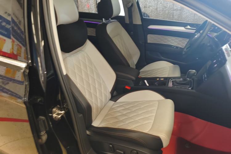Used Volkswagen Magotan 2023 2 Million Units Commemorative Edition 330TSI DSG Luxury Version Right Front Seat