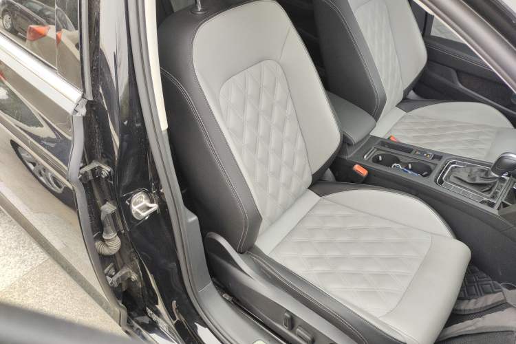 Used Volkswagen Magotan 2023 2 Million Units Limited Edition 330TSI DSG Leading Version Right Front Seat