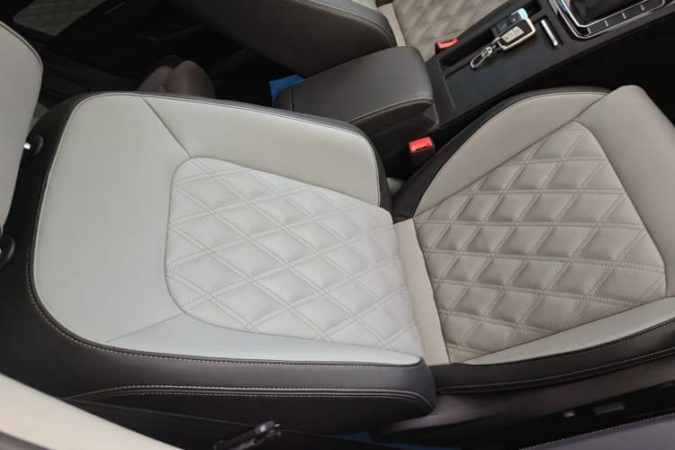 Used Volkswagen Magotan 2023 2 Million Units Limited Edition 330TSI DSG Leading Version Right Front Seat