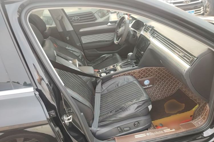 Used Volkswagen Magotan 2023 2 Million Units Limited Edition 330TSI DSG Leading Version Right Front Seat