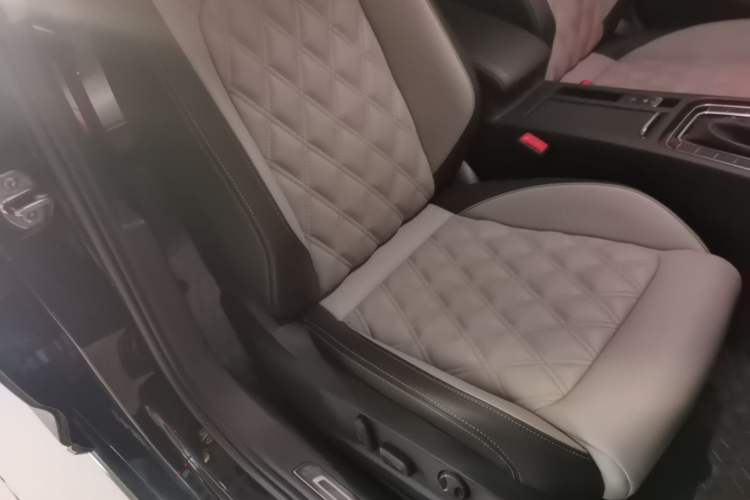 Used Volkswagen Magotan 2023 2 Million Units Limited Edition 330TSI DSG Leading Version Right Front Seat