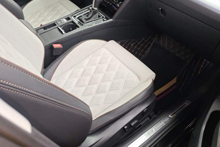 Used Volkswagen Magotan 2023 2 Million Units Commemorative Edition 330TSI DSG Luxury Version Right Front Seat