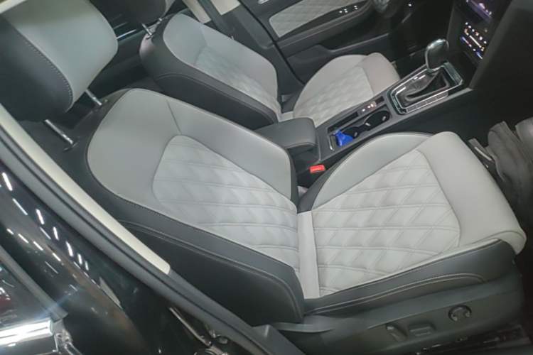 Used Volkswagen Magotan 2023 2 Million Units Limited Edition 330TSI DSG Leading Version Right Front Seat