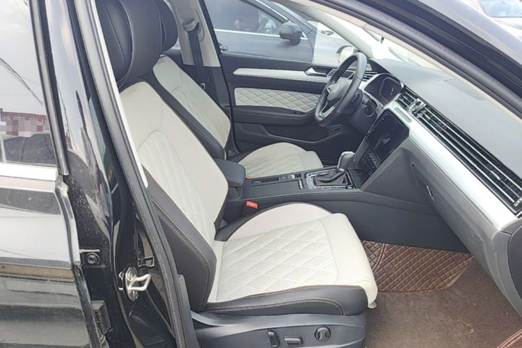Used Volkswagen Magotan 2023 2 Million Units Commemorative Edition 330TSI DSG Luxury Version Right Front Seat