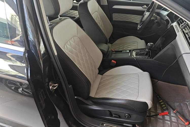 Used Volkswagen Magotan 2023 2 Million Units Limited Edition 330TSI DSG Leading Version Right Front Seat