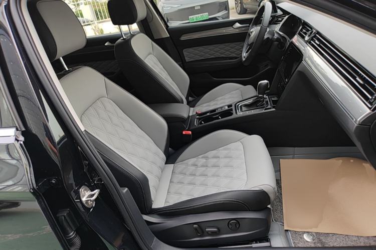 Used Volkswagen Magotan 2023 2 Million Units Limited Edition 330TSI DSG Leading Version Right Front Seat