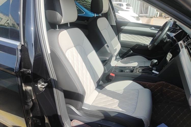 Used Volkswagen Magotan 2023 2 Million Units Limited Edition 330TSI DSG Leading Version Right Front Seat