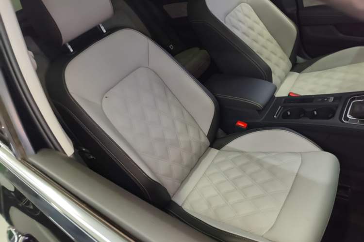 Used Volkswagen Magotan 2023 2 Million Units Limited Edition 330TSI DSG Leading Version Right Front Seat