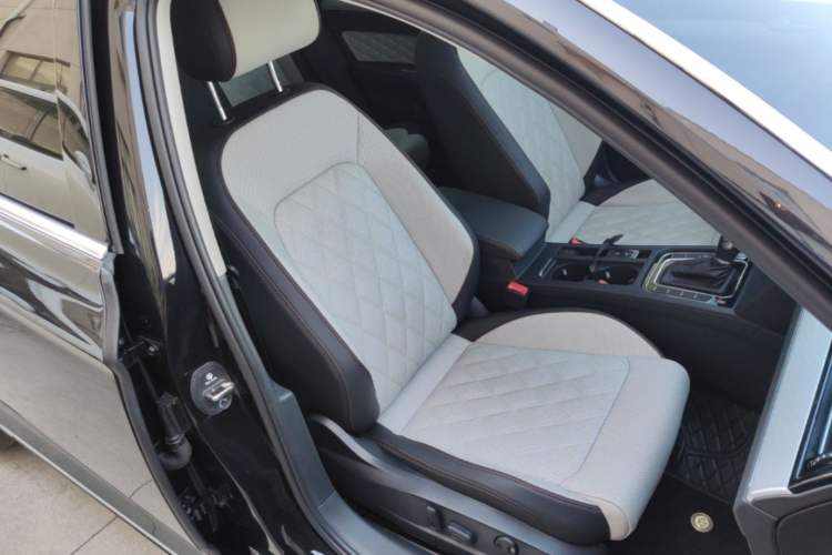 Used Volkswagen Magotan 2023 2 Million Units Commemorative Edition 330TSI DSG Luxury Version Right Front Seat