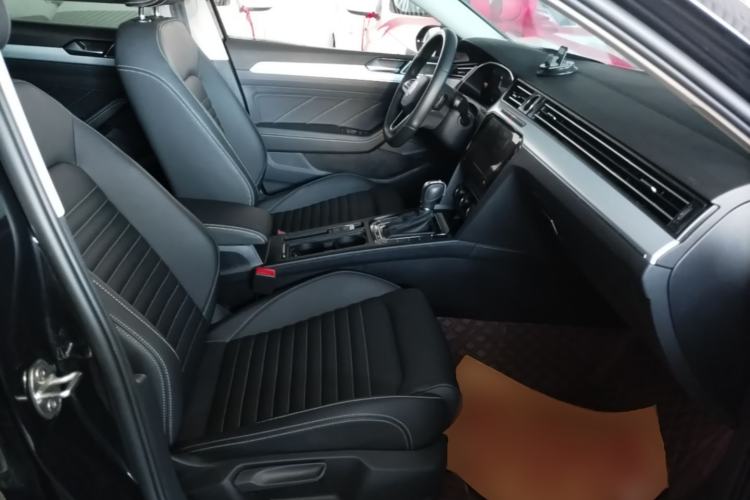 Used Volkswagen Magotan 2023 2 Million Units Limited-Edition 280TSI DSG Comfort Version Right Front Seat
