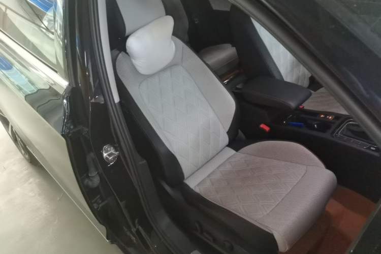 Used Volkswagen Magotan 2023 2 Million Units Commemorative Edition 330TSI DSG Luxury Version Right Front Seat