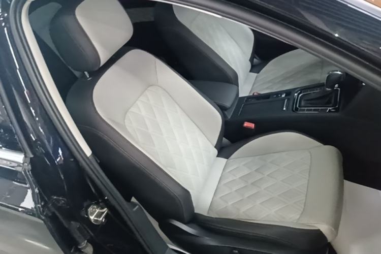 Used Volkswagen Magotan 2023 2 Million Units Limited-Edition 380TSI DSG Flagship Version Right Front Seat