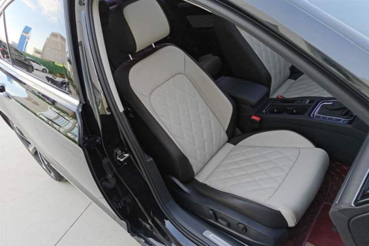 Used Volkswagen Magotan 2023 2 Million Units Commemorative Edition 330TSI DSG Luxury Version Right Front Seat