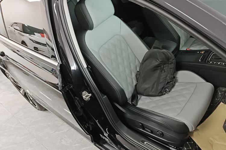 Used Volkswagen Magotan 2023 2 Million Units Limited Edition 330TSI DSG Leading Version Right Front Seat