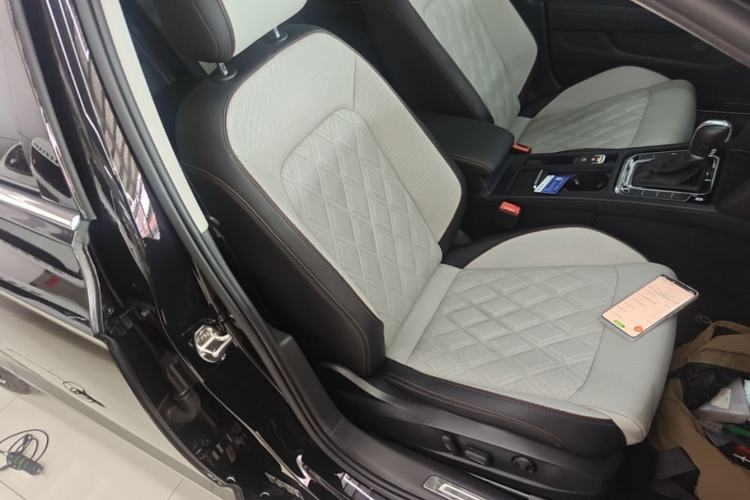 Used Volkswagen Magotan 2023 2 Million Units Commemorative Edition 330TSI DSG Luxury Version Right Front Seat