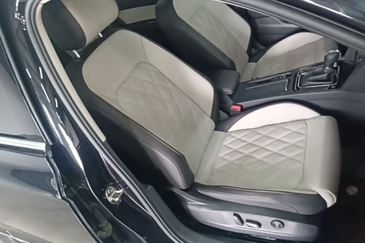 Used Volkswagen Magotan 2023 2 Million Units Limited Edition 330TSI DSG Leading Version Right Front Seat