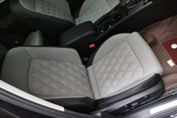 Used Volkswagen Magotan 2023 2 Million Units Limited Edition 330TSI DSG Leading Version Right Front Seat