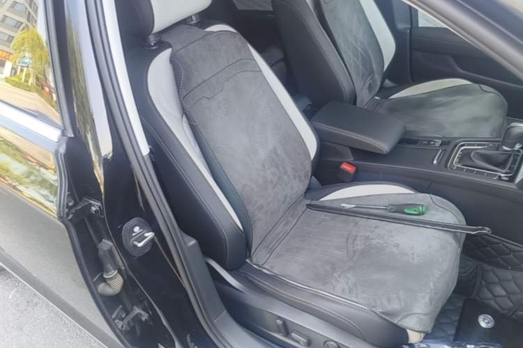 Used Volkswagen Magotan 2023 2 Million Units Commemorative Edition 330TSI DSG Luxury Version Right Front Seat