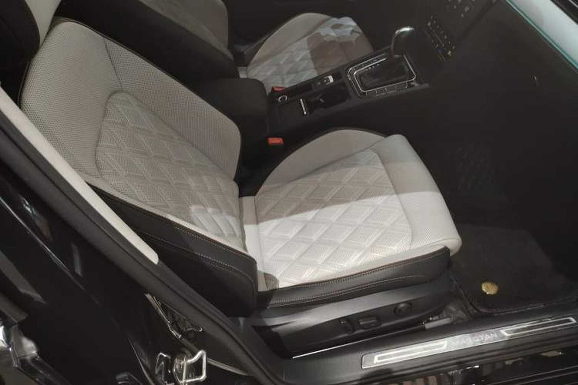 Used Volkswagen Magotan 2023 2 Million Units Commemorative Edition 330TSI DSG Luxury Version Right Front Seat