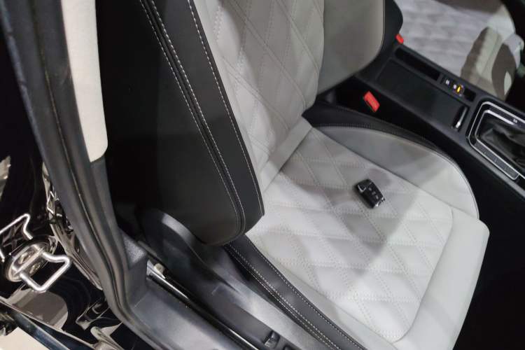 Used Volkswagen Magotan 2023 2 Million Units Limited Edition 330TSI DSG Leading Version Right Front Seat