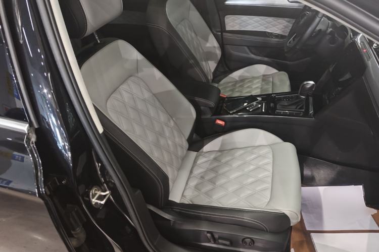 Used Volkswagen Magotan 2023 2 Million Units Limited Edition 330TSI DSG Leading Version Right Front Seat