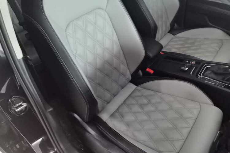 Used Volkswagen Magotan 2023 2 Million Units Limited Edition 330TSI DSG Leading Version Right Front Seat