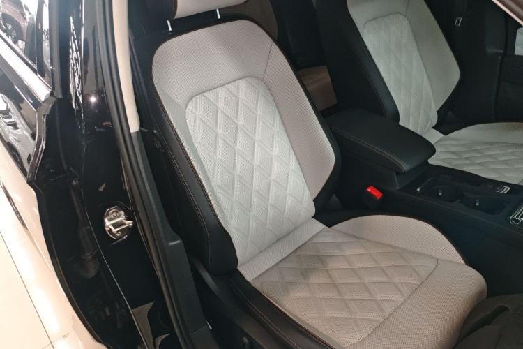 Used Volkswagen Magotan 2023 2 Million Units Commemorative Edition 330TSI DSG Luxury Version Right Front Seat