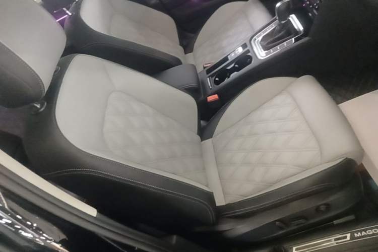 Used Volkswagen Magotan 2023 2 Million Units Limited Edition 330TSI DSG Leading Version Right Front Seat