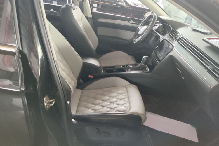 Used Volkswagen Magotan 2023 2 Million Units Limited Edition 330TSI DSG Leading Version Right Front Seat