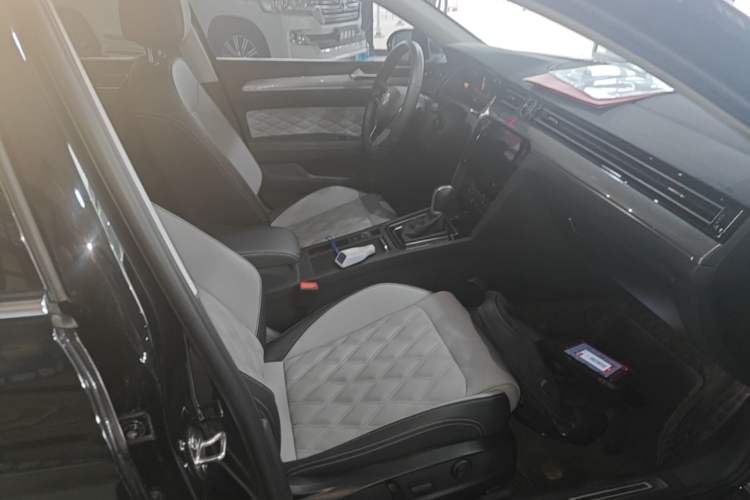 Used Volkswagen Magotan 2023 2 Million Units Limited Edition 280TSI DSG Leading Version Right Front Seat