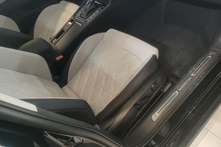 Used Volkswagen Magotan 2023 2 Million Units Commemorative Edition 330TSI DSG Luxury Version Right Front Seat