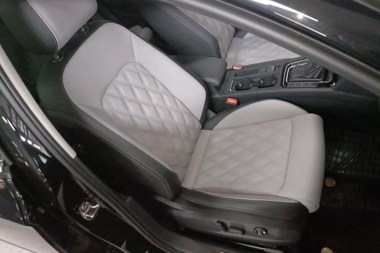 Used Volkswagen Magotan 2023 2 Million Units Limited Edition 330TSI DSG Leading Version Right Front Seat