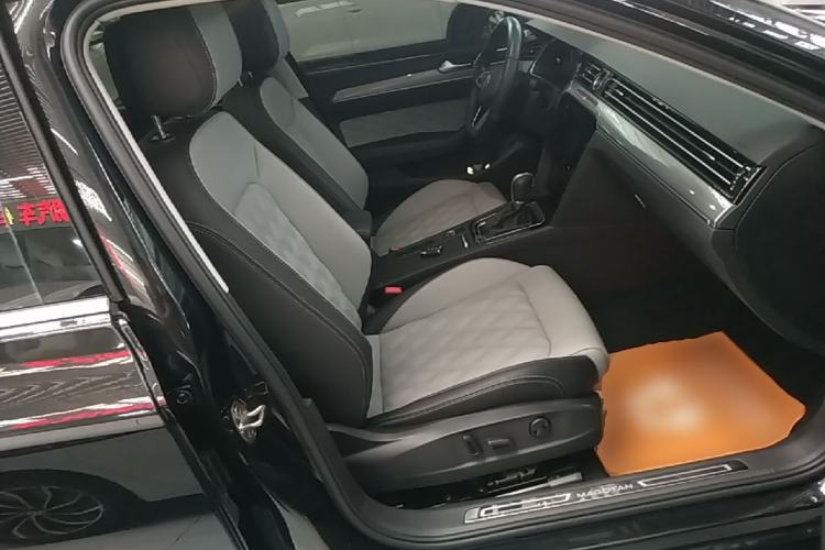 Used Volkswagen Magotan 2023 2 Million Units Limited Edition 330TSI DSG Leading Version Right Front Seat