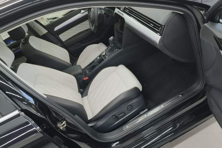 Used Volkswagen Magotan 2023 2 Million Units Limited Edition 330TSI DSG Leading Version Right Front Seat