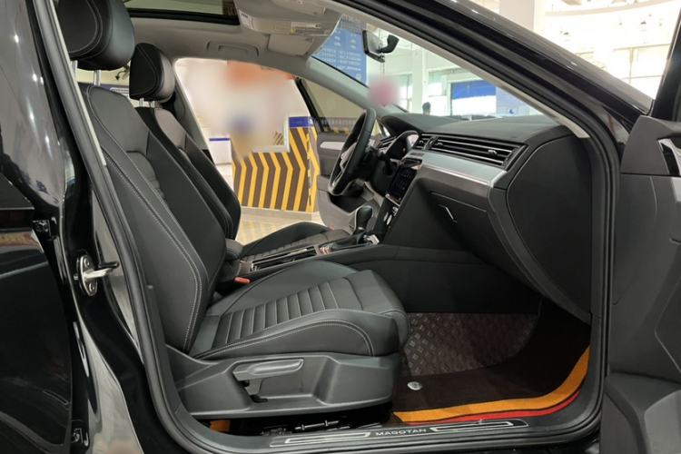 Used Volkswagen Magotan 2023 2 Million Units Limited-Edition 280TSI DSG Comfort Version Right Front Seat