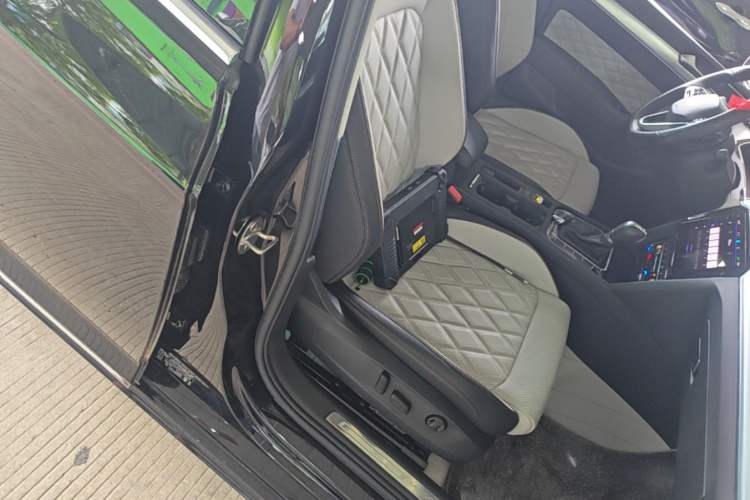 Used Volkswagen Magotan 2023 2 Million Units Limited-Edition 380TSI DSG Flagship Version Right Front Seat