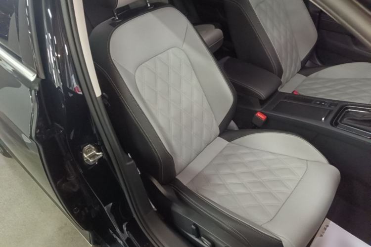Used Volkswagen Magotan 2023 2 Million Units Limited Edition 330TSI DSG Leading Version Right Front Seat